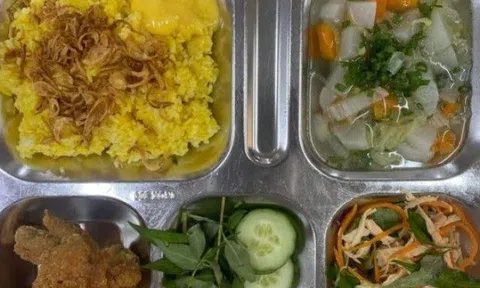 Tin tức Sức khỏe: Hàng trăm học sinh trường Ischool Nha Trang ngộ độc, một trẻ tử vong do "cánh gà chưa nấu chín"