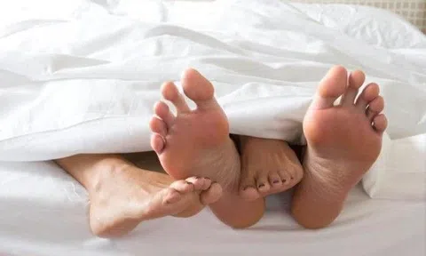 Treo chân sau khi quan hệ có giúp tăng khả năng mang thai? Đáp án khác xa điều nhiều người nghĩ