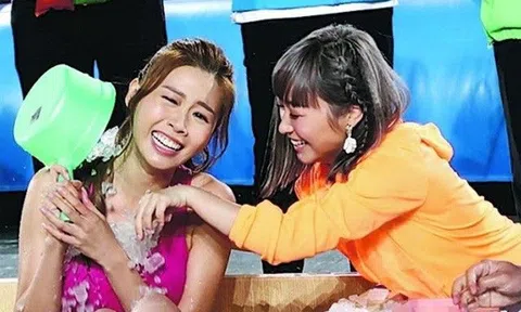 Ngôi sao 24/7: Mặc gợi cảm, đổ đá lạnh lên người kiếm tiền, nàng hậu bị mắng bất tài