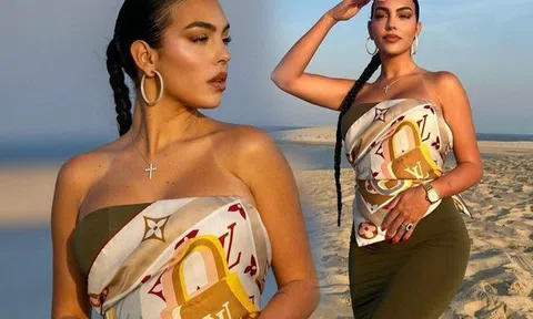 Bạn gái Ronaldo "quên" mặc áo, chỉ quấn khăn khoe vẻ đẹp gợi cảm giữa biển