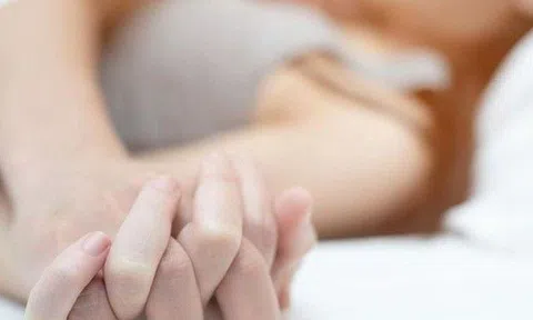 Vợ ghê sợ với "kiểu yêu" của chồng, cầu cứu dân mạng khi cứ 2 ngày lại phải chiều chồng một lần