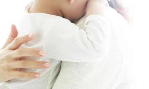 Con gái một tuổi đã có dấu hiệu này, mẹ sốc khi bác sĩ nói dậy thì sớm, còn cảnh báo điều nguy hiểm