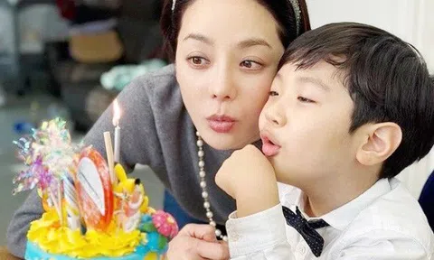 Bỏ chồng Trung Quốc, Chae Rim khoe ảnh bên con, chiếc nhẫn ngón áp út chiếm "spotlight"