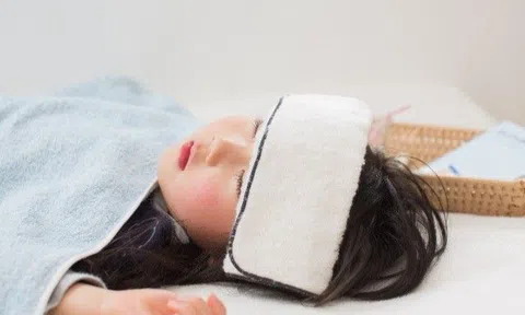 Bé trai 8 tuổi tử vong sau khi sốt, nôn nhiều vì mắc căn bệnh “quen mặt”, dễ phòng nhưng nhiều người chủ quan
