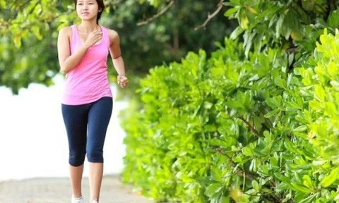 Đi bộ nhanh hay chậm sẽ sống lâu hơn? Nghiên cứu chỉ ra kiểu đi bộ kéo dài thêm 16 năm tuổi thọ