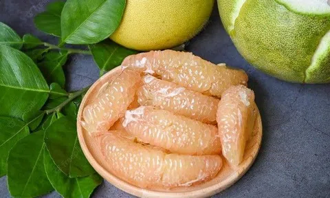 Bưởi là loại quả kỳ diệu, cực giàu vitamin C nhưng ăn cùng thứ này là đầu độc nội tạng, biết rồi nhớ nhắc người thân