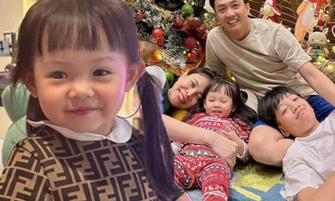 Suchin nhà Cường Đôla 2 tuổi có suối tóc xịn như tóc giả, được khen lấy hết nét của bố mẹ