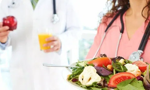 Bác sĩ mắc ung thư nhưng có tỷ lệ sống tới 80%, cao hơn người bình thường vì biết làm những việc này