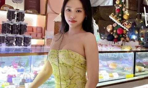 Hotgirl Cà Mau Thuý Vi mê diện kiểu váy khoe lấp lò "gò bồng đảo", lúc sang chảnh, khi sến nhẹ