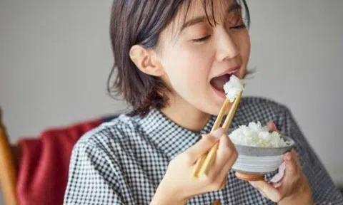 Thói quen ăn cơm của nhiều người Việt có thể khiến dạ dày nát tươm, dù chỉ ăn cơm mà vẫn béo phì