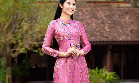 Ngọc Hân duyên dáng với pháp phục Bạch Liên
