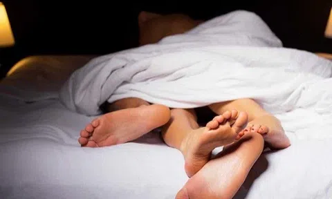 Yêu người từng qua một đời vợ, cô gái phát sợ mỗi khi quan hệ vì người tình dùng cách này để dai sức trên giường