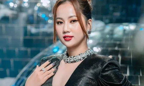 Nữ Chủ tịch Ngân Thị xinh đẹp và sang chảnh tại show thời trang Obsession