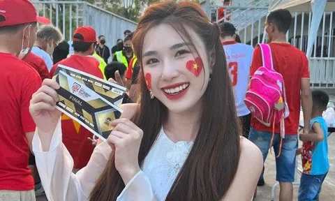 Cô gái xinh như mộng trên khán đài chung kết AFF Cup làm bao chàng mê, profile không phải dạng vừa