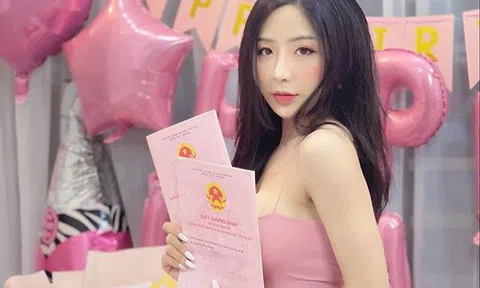 Cuối năm xuất hiện hot girl cầm sổ đỏ "đi đường quyền", da trắng dáng chuẩn đẹp khó chê chỗ nào