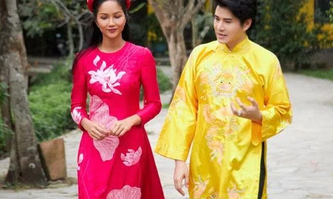 H’Hen Niê và MC Vũ Mạnh Cường rưng rưng kể cái Tết tuổi thơ thiếu thốn trên truyền hình