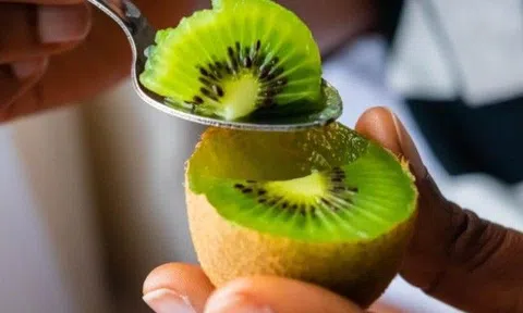 Ngày Tết ăn nhiều món mặn, dùng ngay những thực phẩm này để cơ thể bớt "muối", thận và tim chẳng lo yếu