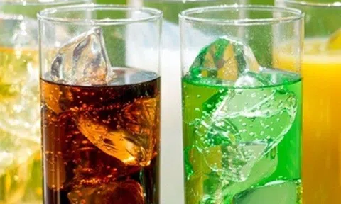 Bé trai Phú Thọ nhập viện cấp cứu trong tình trạng nguy kịch sau khi uống nước ngọt có ga