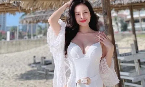 Chẳng còn "thả rông", bà Tưng nay đi biển ăn mặc ý nhị, khoe dáng "sương sương" vẫn đẹp đỉnh