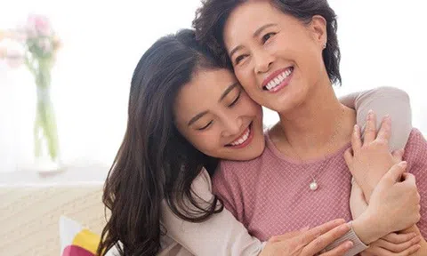 Phải chăng con đã quên mẹ cũng là phụ nữ?