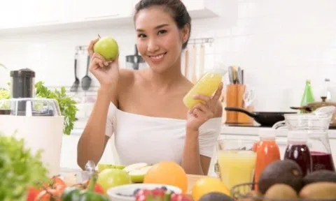 Tràn lan “bí kíp” thanh lọc cơ thể, giảm cân cấp tốc sau Tết: Có người phải nhập viện, bác sĩ cảnh báo gấp