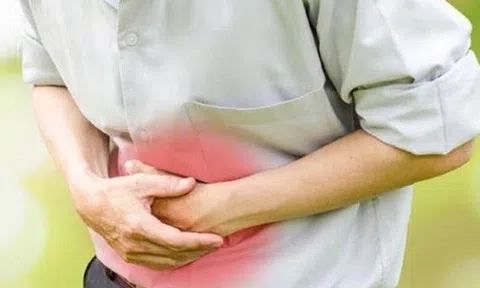 Không rượu bia, người đàn ông Hà Nội bị thủng dạ dày nghiêm trọng vì thói quen rất nhiều người gặp phải