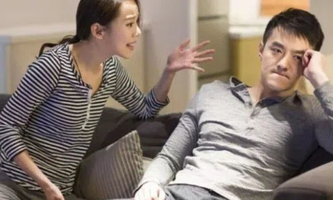 Tình cảnh của người vợ đang đi làm chồng cũng bắt về "tòm tem", không được quan hệ liền kể lể với bạn bè