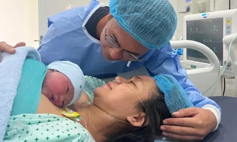 Mâu Thủy hạ sinh con đầu lòng nặng 4kg, cha đứa trẻ lần đầu lộ diện