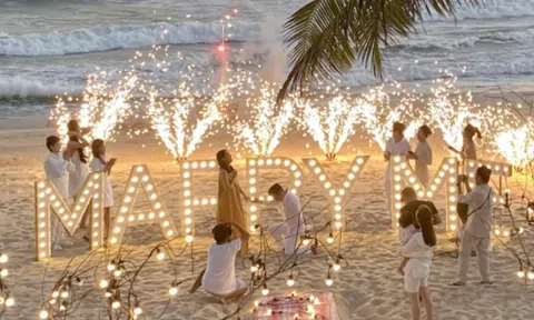 Phạm Quỳnh Anh lần đầu công bố toàn cảnh bức ảnh "Marry Me" đình đám, bạn trai quỳ gối cầu hôn như phim
