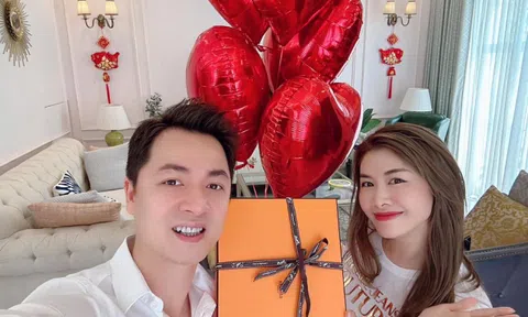 Sao Việt tưng bừng khoe quà Valentine: Đăng Khôi mạnh tay chi hơn trăm triệu, Lưu Đê Ly được chuyển khoản 9 con số