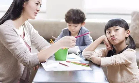Con gái 15 tuổi giỏi ngoan bỗng tụt dốc, mẹ tưởng do yêu hóa ra mắc căn bệnh mà "thủ phạm" chính là cha mẹ