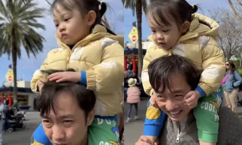 Con gái Cường Đô La thản nhiên ngồi lên cổ, nắm tóc bẹo má bố đại gia, hành phụ huynh "lên bờ xuống ruộng"