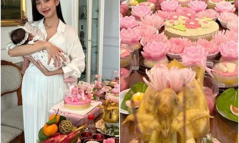 Hoa hậu Thuỳ Tiên bế em bé bên mâm cúng đầy tháng xa hoa, ra dáng mẹ hiền đảm