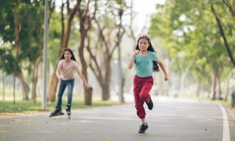 Cô giáo gọi báo con gái lớp 4 bị chảy máu "vùng kín", mẹ ngỡ dậy thì sớm nào ngờ vì lý do khó đỡ này