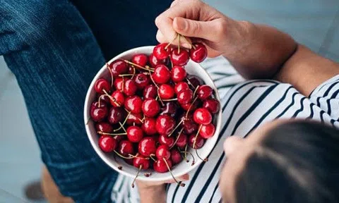 Độc tố có thể xâm nhập buồng trứng, bác sĩ phụ khoa gợi ý ăn 4 loại trái cây giúp quét sạch độc, buồng trứng trẻ mãi