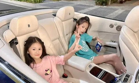 Tan trường được bố đón bằng siêu xe mui trần, con gái Đoàn Di Băng cầu xin "Đón bằng xe thường thôi được không?"