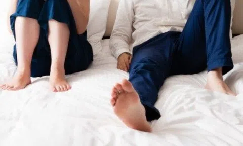 Mỗi lần quan hệ vợ lại cau có giục "mau lên", chồng muốn ngoại tình nhưng chùn bước trước điều này