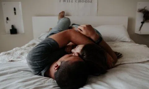 Phụ nữ đến bao nhiêu tuổi thì tắt hứng với đàn ông? Tuổi “về hưu” chốn phòng the của nam giới hóa ra là thế này