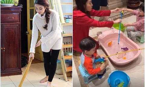 Hoa hậu nghèo nhất Việt Nam Đỗ Mỹ Linh mặc đồ bộ giản dị, ngồi nền đất chơi cùng con trai anh chồng