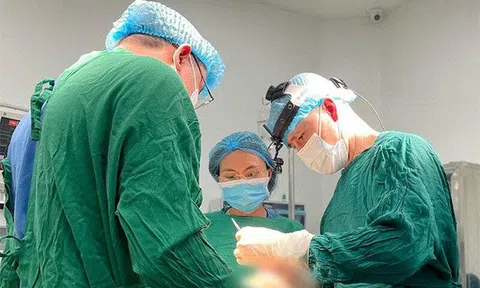Cải tiến phương pháp phẫu thuật nâng ngực an toàn, ít sẹo cho các ca ngực sa trễ nặng