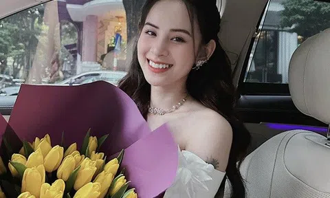 Xuất hiện người đẹp có nụ cười tươi sáng như thiên thần, đường cong hình thể còn "cháy" hơn