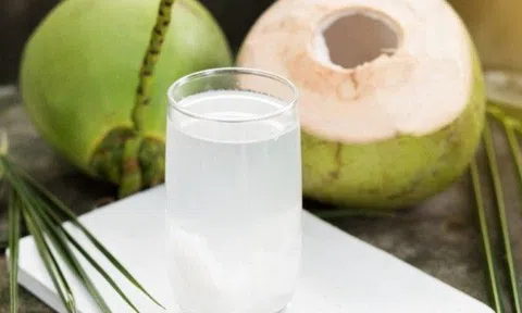 Nước dừa có thật sự tốt như lời đồn? Những mặt tốt và xấu của việc uống nước dừa ít ai ngờ tới