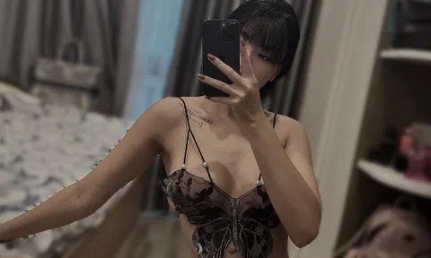 Hồng Quế đích thị là "bà trùm" váy nội y, chỉ khoe dáng trong phòng ngủ đủ nhận bão like