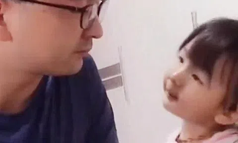 Bố hỏi "Con gái có yêu bố không?", câu trả lời sâu sắc của đứa trẻ khiến ông bố òa khóc ân hận