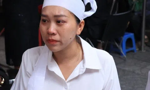 Phủ nhận chuyện Việt Hương tặng 200 triệu xây mộ, gia đình Vũ Linh cho biết nữ danh hài chỉ tài trợ tấm vải đen