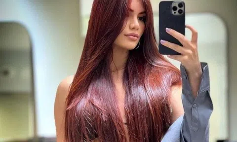 Mặc đồ thiếu vải, nổi loạn lấy tóc che vòng 1, bông hồng nóng bỏng nhất Peru nhận chỉ trích nặng nề