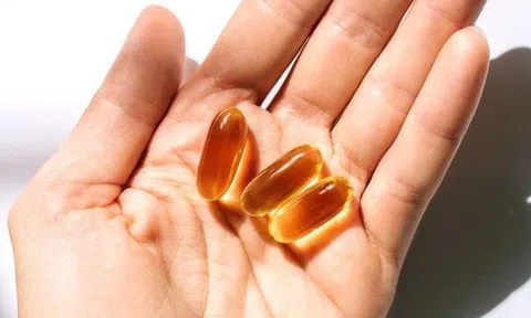 Điều gì xảy ra với cơ thể khi bạn dùng dầu cá mỗi ngày? Có phải ai cũng dùng được dầu cá?