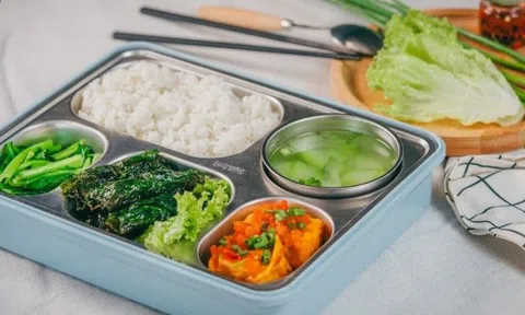 Cơm nhà mang đi ăn trưa có thật sự tốt? Nhiều người có thói quen này khiến món ngon mấy cũng mất sạch dinh dưỡng