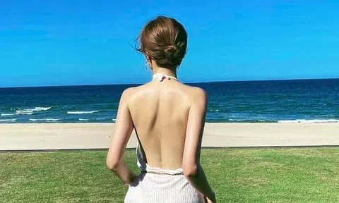 "CEO nóng bỏng nhất Vbiz" có dáng đẹp như pho tượng, càng có tuổi đường cong càng bén