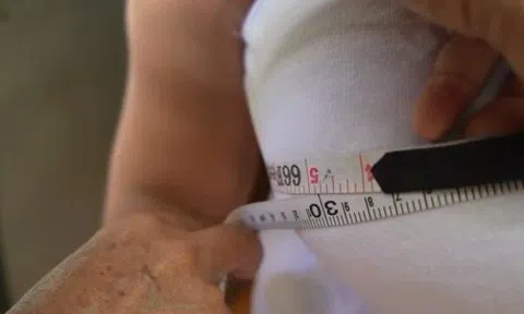 Người phụ nữ Sài Gòn sở hữu vòng một 1,3m, cả đời chỉ ước có 2 chiếc áo ngực vừa cỡ